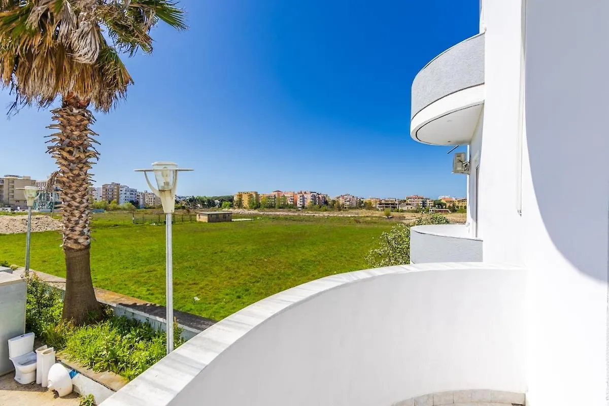 1Br Apartment With Mountain Views Golem