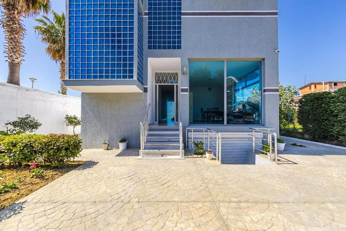 1Br Apartment With Mountain Views Golem