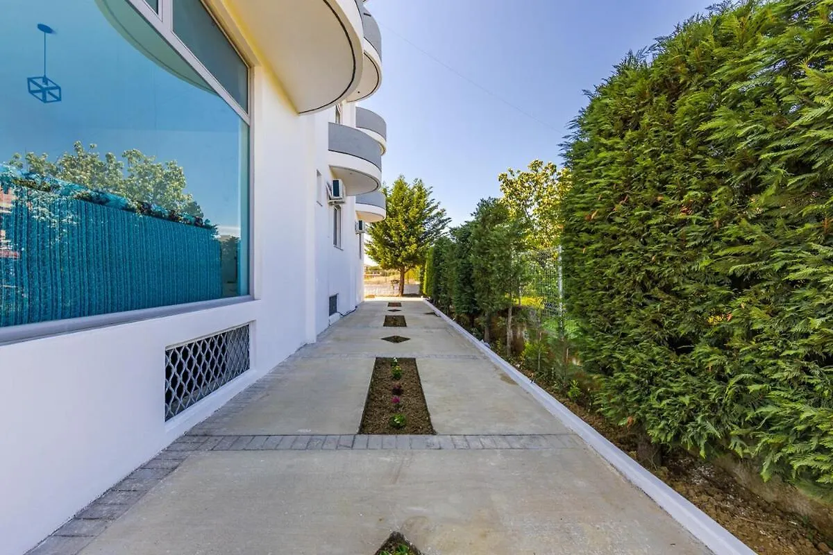 1Br Apartment With Mountain Views Golem